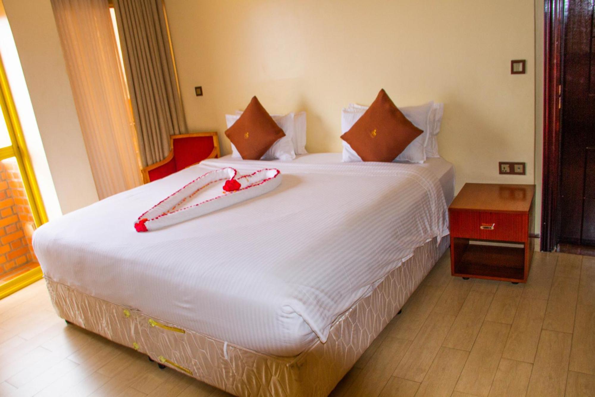 Sainte Famille Hotel Kigali Extérieur photo