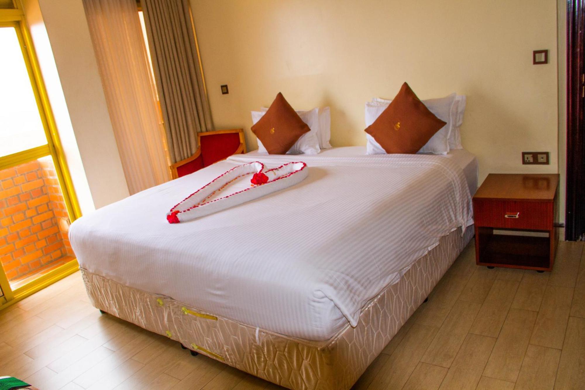 Sainte Famille Hotel Kigali Extérieur photo