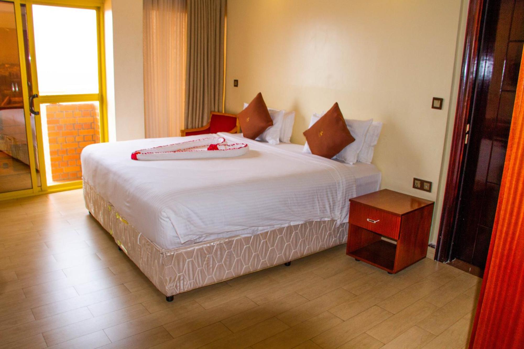 Sainte Famille Hotel Kigali Extérieur photo