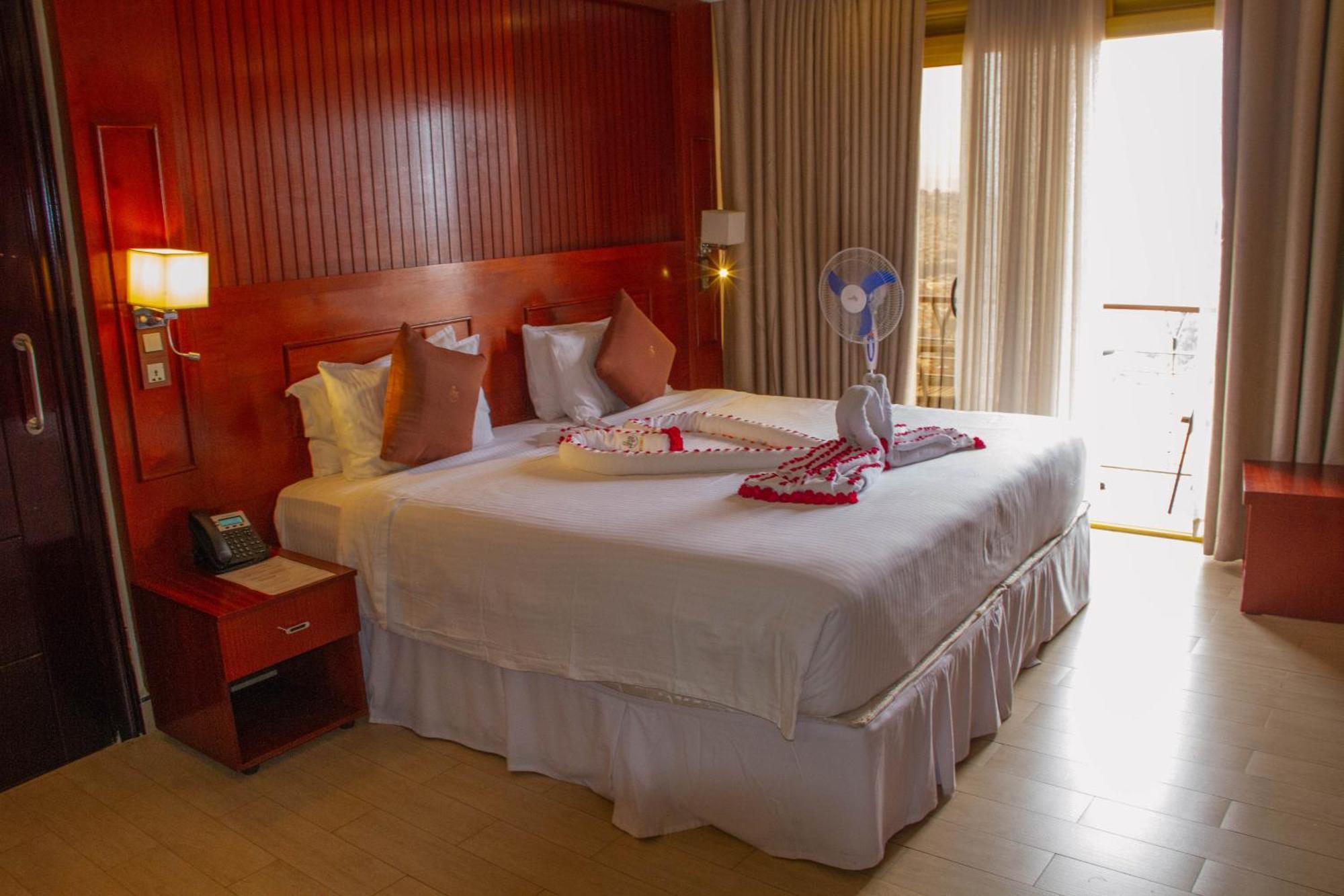 Sainte Famille Hotel Kigali Extérieur photo