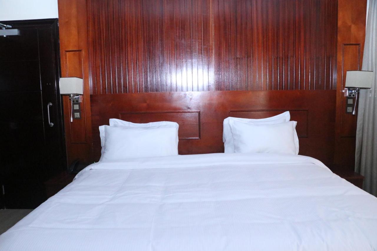 Sainte Famille Hotel Kigali Extérieur photo