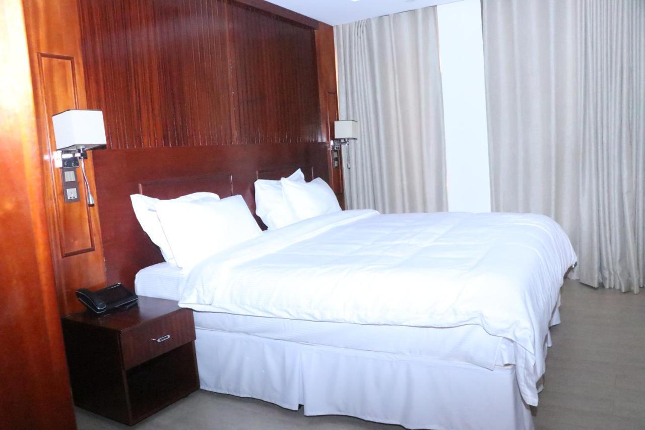 Sainte Famille Hotel Kigali Extérieur photo