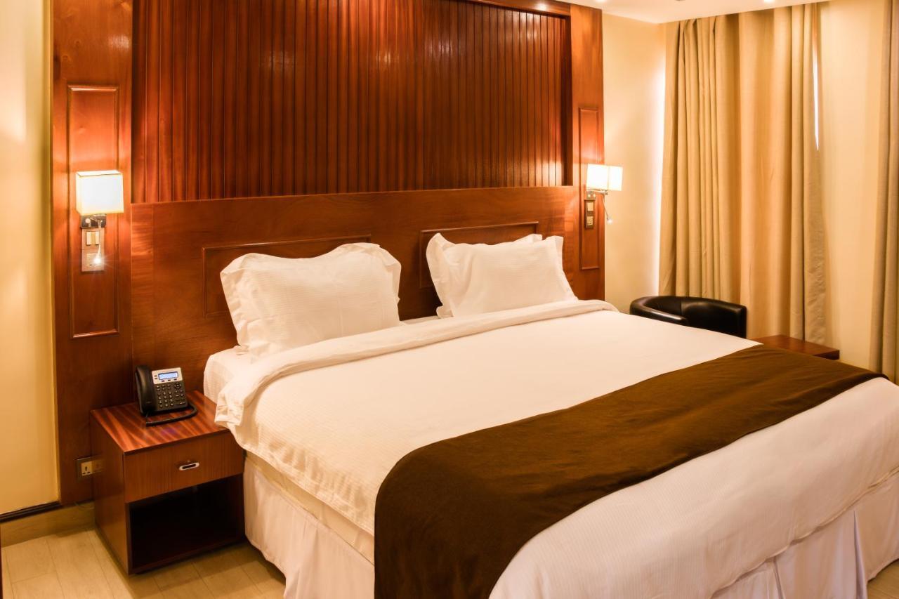 Sainte Famille Hotel Kigali Extérieur photo