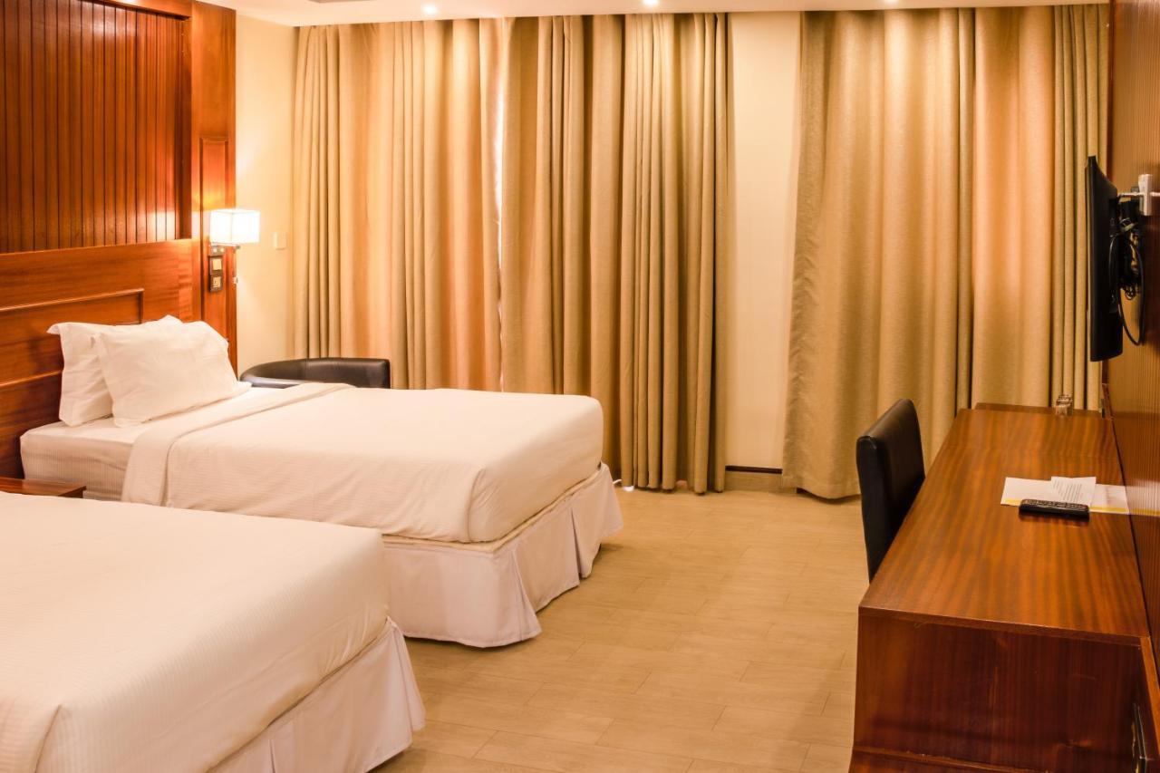 Sainte Famille Hotel Kigali Extérieur photo