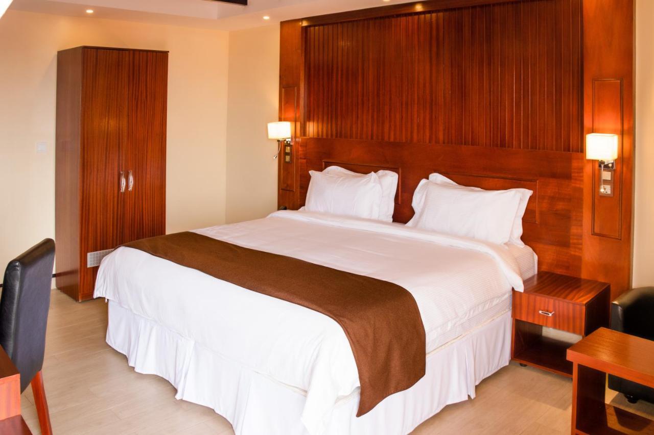 Sainte Famille Hotel Kigali Extérieur photo